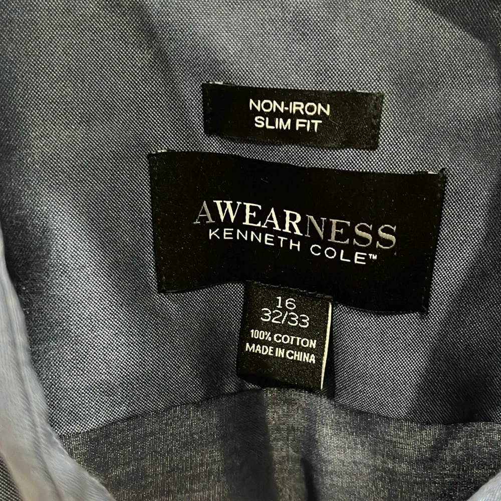 Button down - Picture 3 of 3